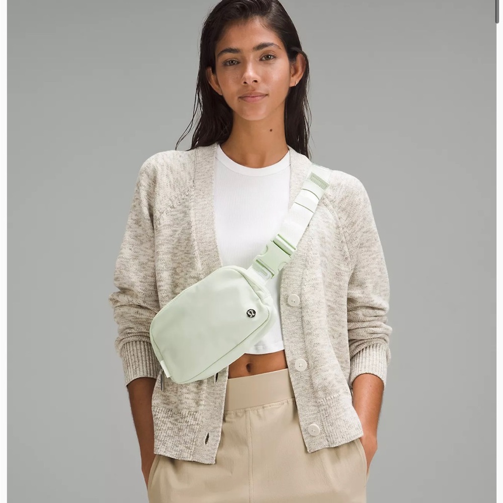 NEW LULULEMON EVERYWHERE BELT BAG KOHLRABI GREEN/WHITE - Picture 2 of 8